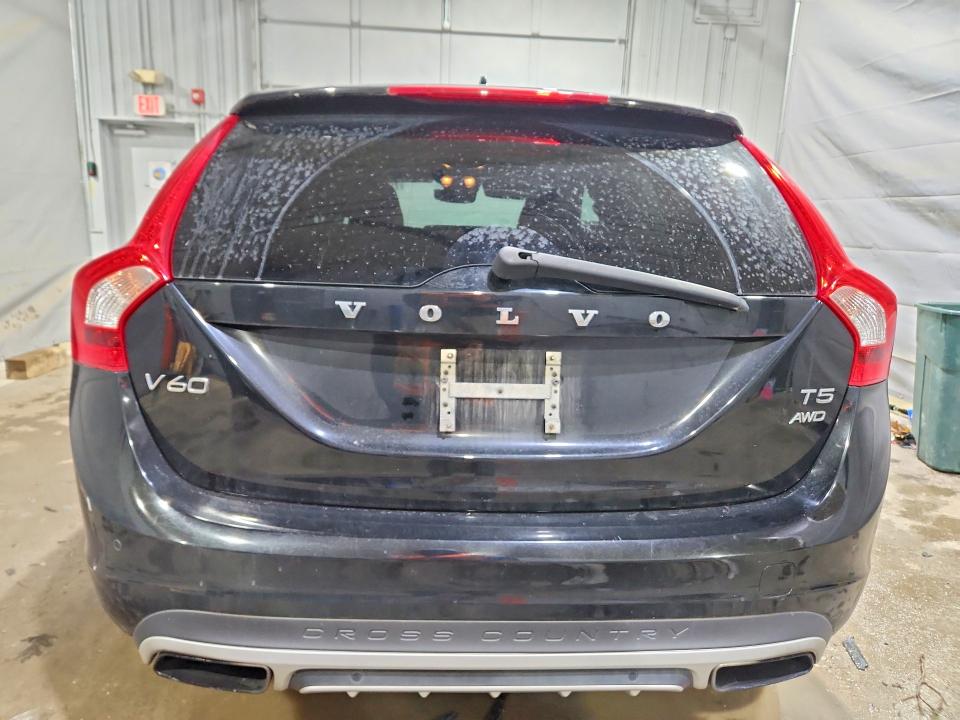 Photo 6 from auction – 2016 VOLVO V60 CROSS with VIN YV4612HK4G1003185