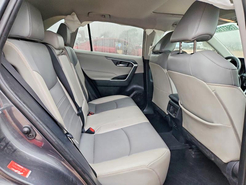 Photo 11 from auction – 2020 TOYOTA RAV4 with VIN 2T3C1RFV4LW063474
