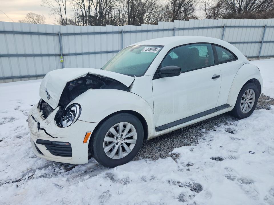 VOLKSWAGEN BEETLE 1.8 2017 with VIN 3VWF17AT9HM630579 - Photo from auction