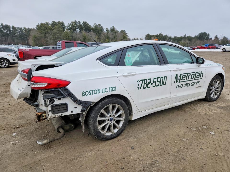Photo 3 from auction – 2017 FORD FUSION with VIN 3FA6P0LU8HR385426