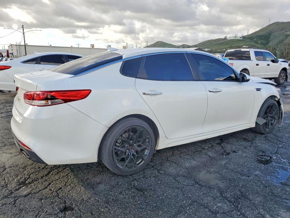 Photo 3 from auction – 2018 KIA OPTIMA with VIN 5XXGT4L33JG239206