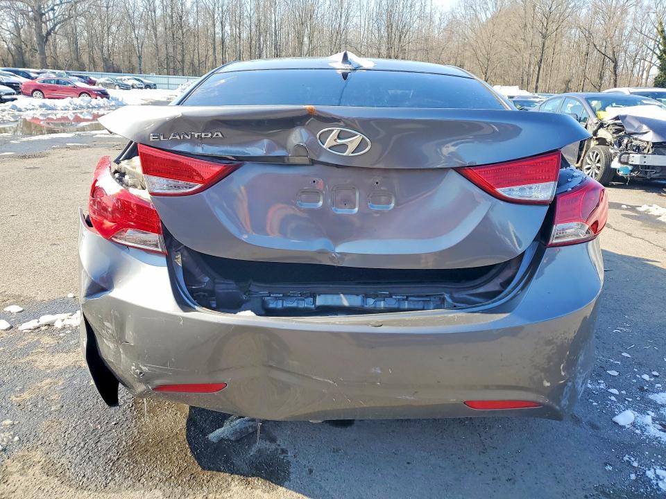 Photo 6 from auction – 2011 HYUNDAI ELANTRA GL with VIN 5NPDH4AE2BH060699