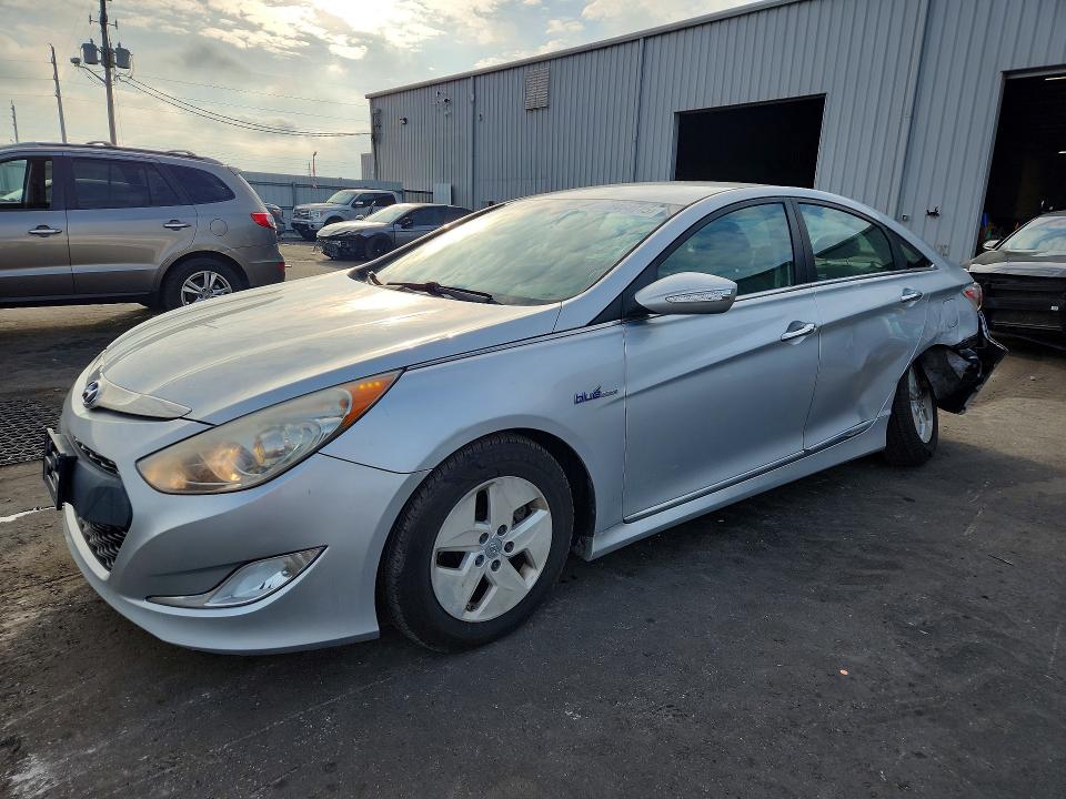 HYUNDAI SONATA HYBRID 2012 with VIN KMHEC4A41CA020516 - Photo from auction