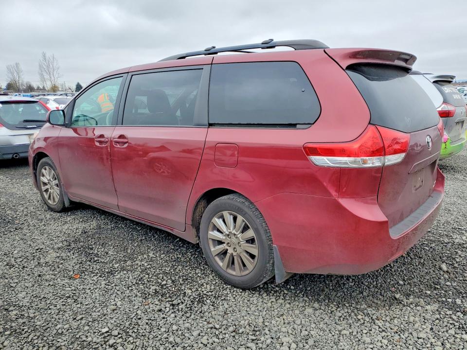 Photo 2 from auction – 2014 TOYOTA SIENNA with VIN 5TDJK3DC5ES082302