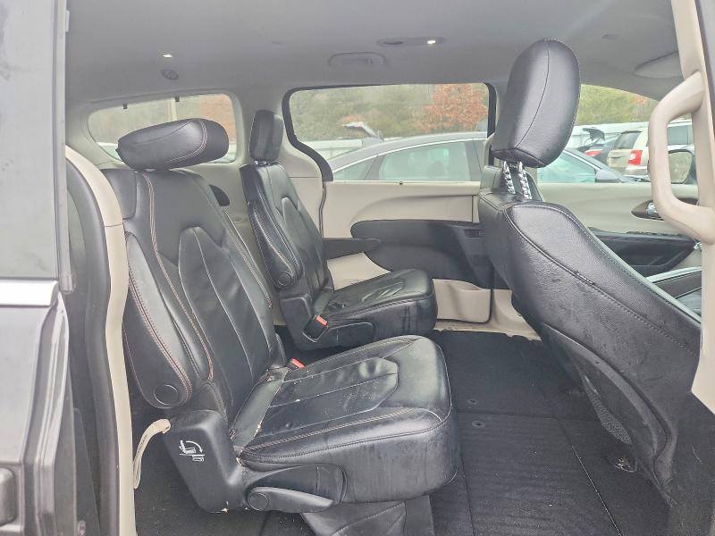 Photo 11 from auction – 2017 CHRYSLER PACIFICA with VIN 2C4RC1BG4HR745463