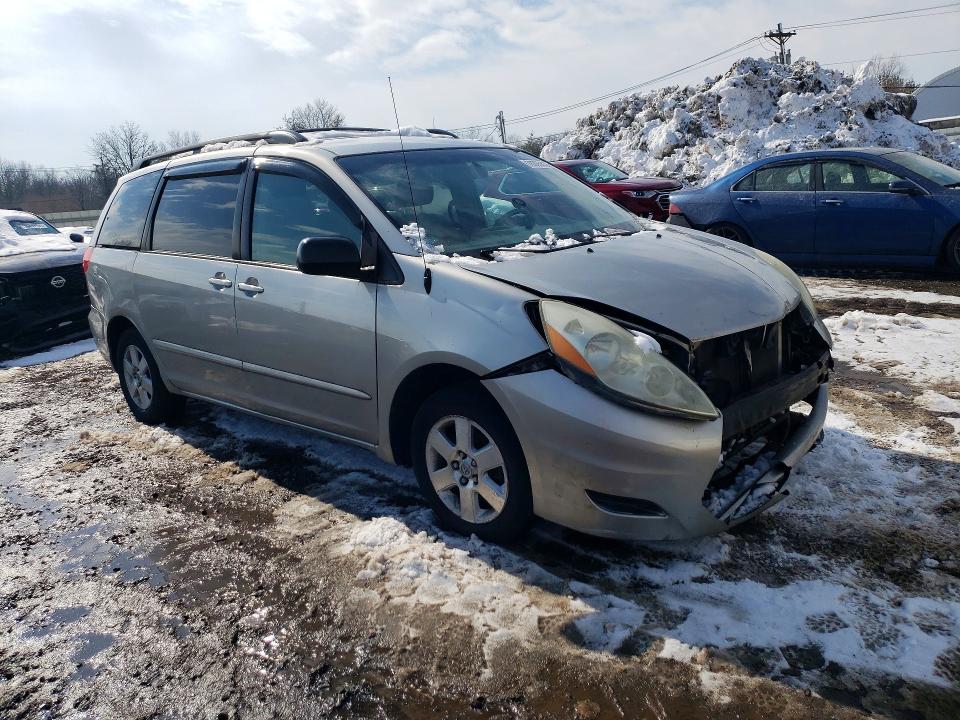 Photo 4 from auction – 2010 TOYOTA SIENNA with VIN 5TDKK4CC2AS305806