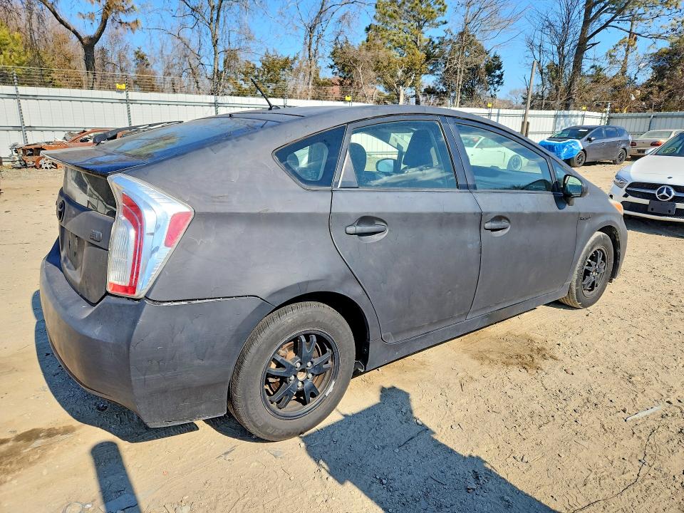 Photo 3 from auction – 2015 TOYOTA PRIUS with VIN JTDKN3DU3F0460710
