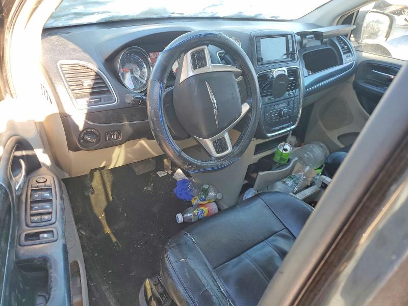 Photo 8 from auction – 2016 CHRYSLER TOWN AND C with VIN 2C4RC1BG2GR111177