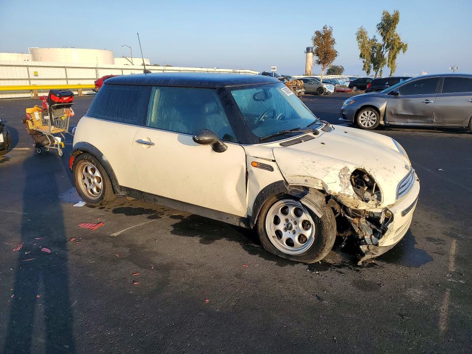 Photo 4 from auction – 2005 MINI COOPER with VIN WMWRC33525TC59800