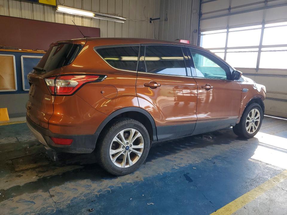 Фото 3 с аукциона – 2017 FORD ESCAPE с VIN 1FMCU0G98HUD31947
