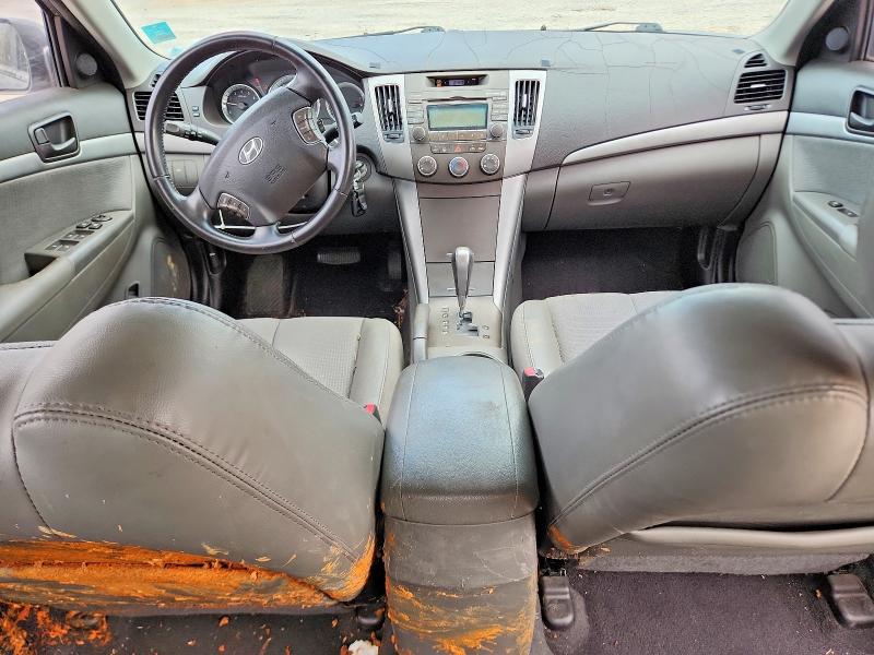 Photo 8 from auction – 2010 HYUNDAI SONATA with VIN 5NPEU4AF5AH607617