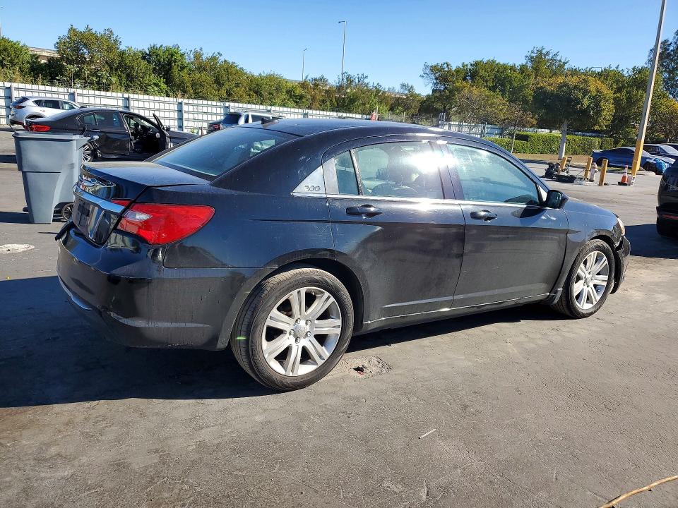 Photo 3 from auction – 2011 CHRYSLER 200 with VIN 1C3BC1FB9BN576744