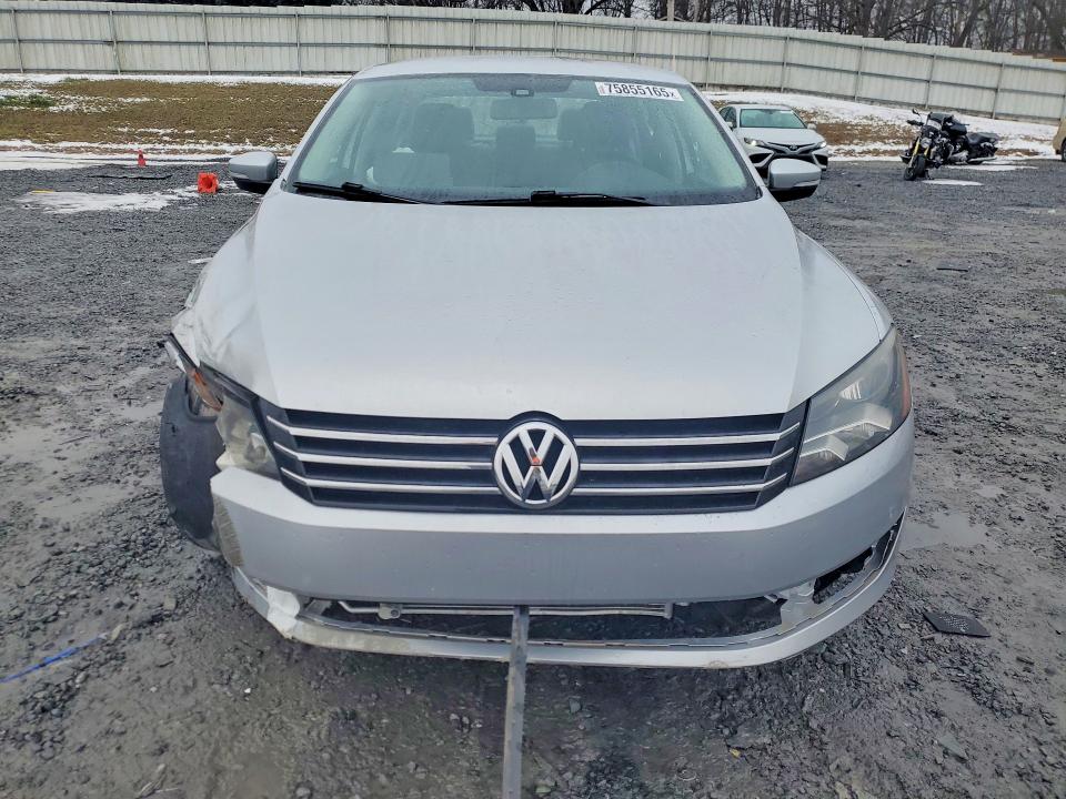 Photo 5 from auction – 2015 VOLKSWAGEN PASSAT with VIN 1VWAS7A32FC008699