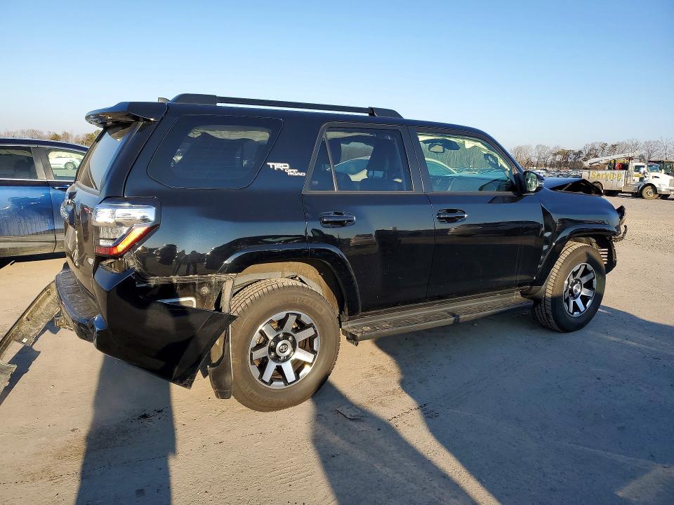 Photo 3 from auction – 2021 TOYOTA 4RUNNER with VIN JTERU5JRXM5881848