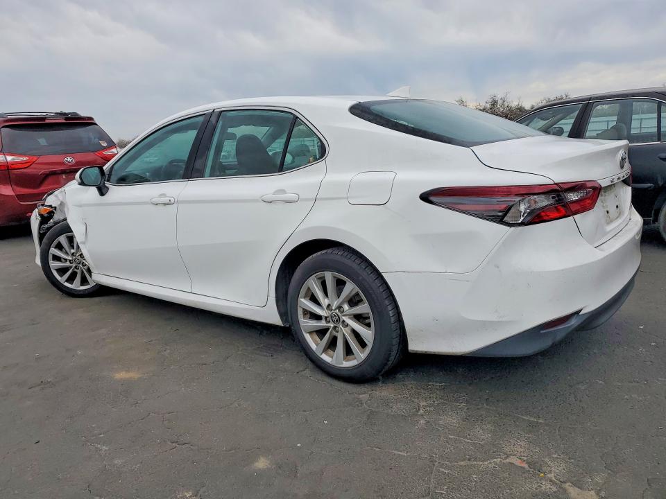 Photo 2 from auction – 2022 TOYOTA CAMRY with VIN 4T1C11AK4NU626422