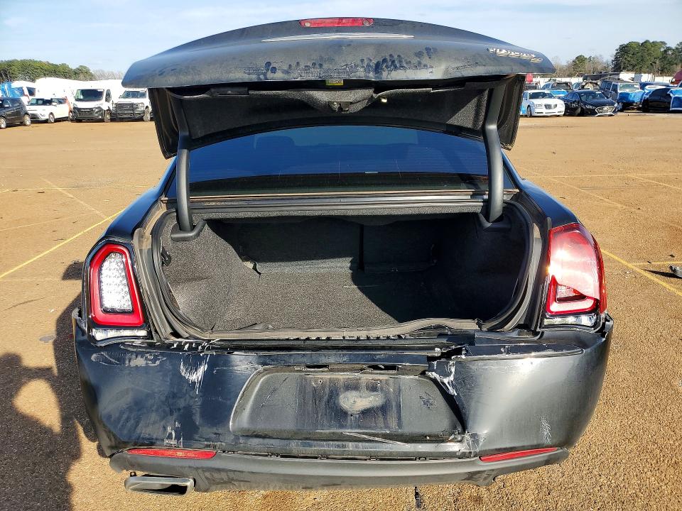 Photo 6 from auction – 2018 CHRYSLER 300 with VIN 2C3CCABGXJH253736