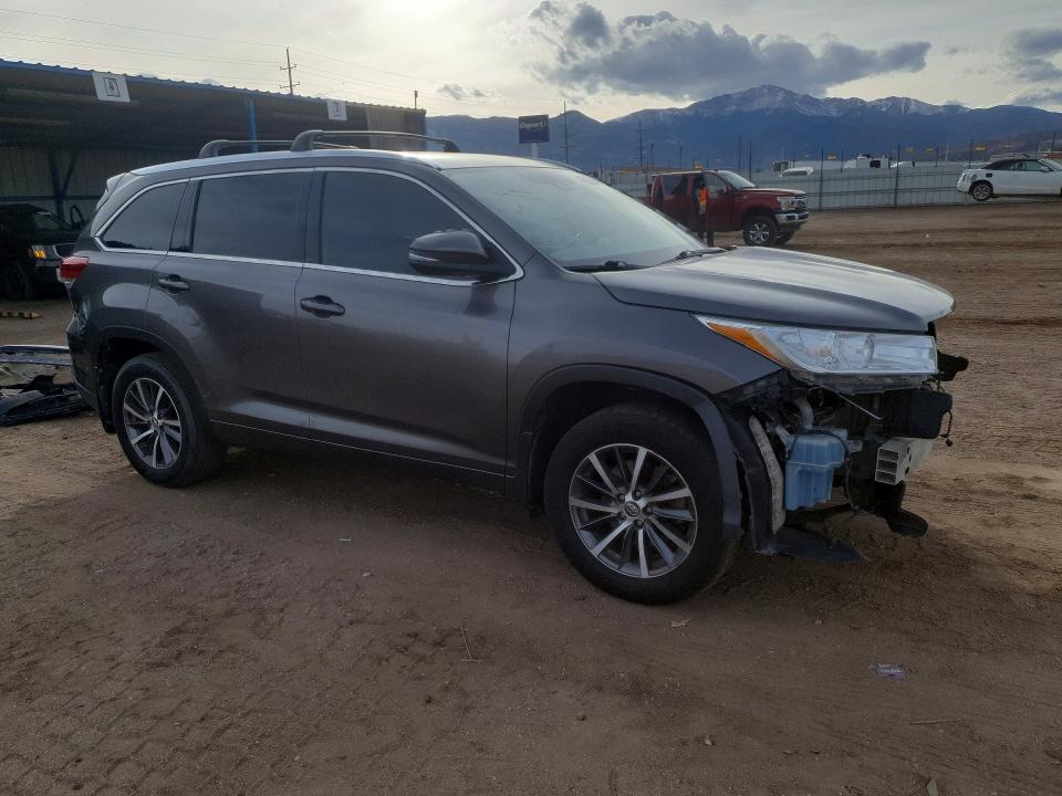 Photo 4 from auction – 2018 TOYOTA HIGHLANDER with VIN 5TDJZRFHXJS914508