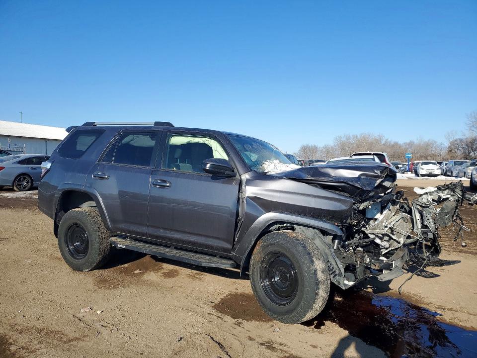 Photo 4 from auction – 2023 TOYOTA 4RUNNER with VIN JTEMU5JR7P6100700