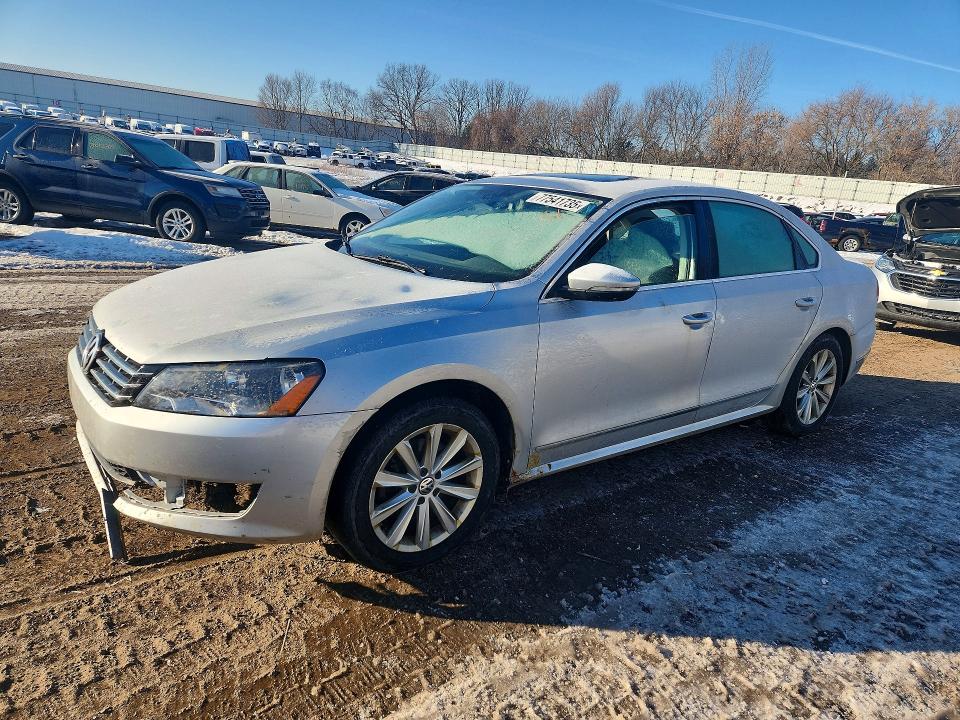 VOLKSWAGEN PASSAT 2012 z numerem VIN 1VWCH7A34CC072410 - Zdjęcie z aukcji