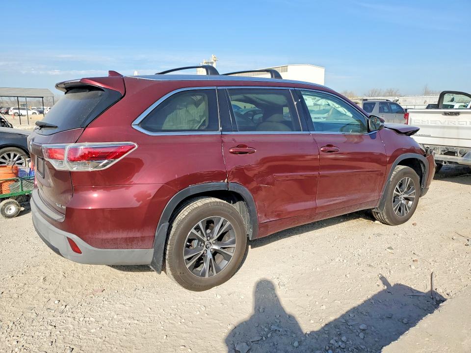 Photo 3 from auction – 2016 TOYOTA HIGHLANDER with VIN 5TDJKRFH7GS335697