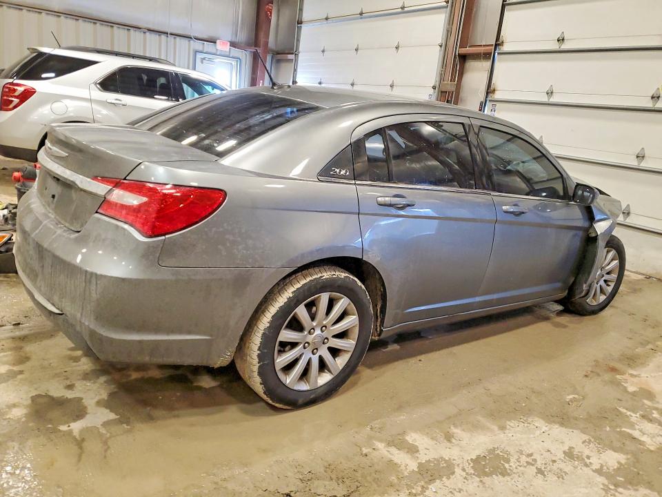 Photo 3 from auction – 2013 CHRYSLER 200 with VIN 1C3CCBBB3DN552989