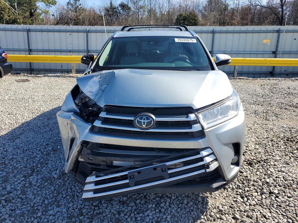 Photo 5 from auction – 2017 TOYOTA HIGHLANDER with VIN 5TDJZRFH9HS437290