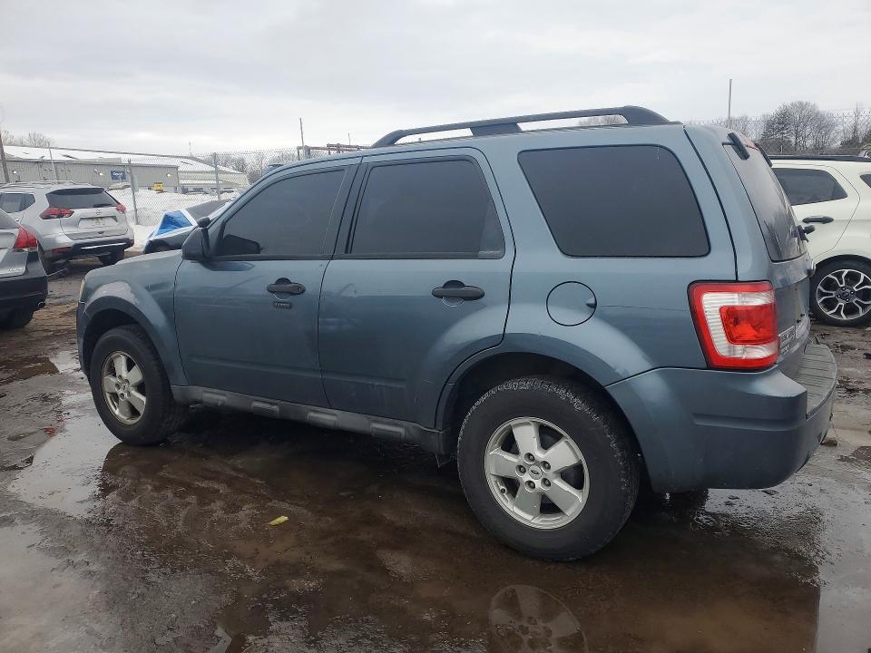 Photo 2 from auction – 2010 FORD ESCAPE with VIN 1FMCU0D79AKB07400