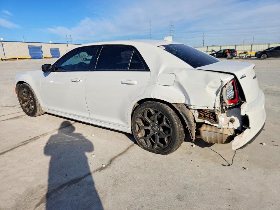 Photo 2 from auction – 2016 CHRYSLER 300 with VIN 2C3CCABGXGH322420
