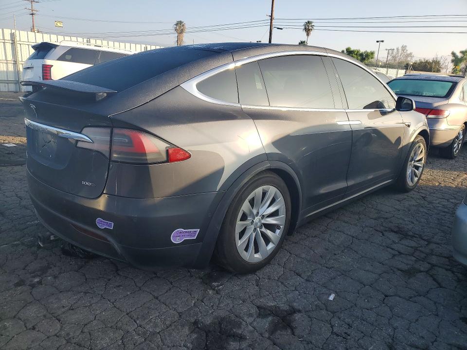 Photo 3 from auction – 2018 TESLA MODEL X with VIN 5YJXCBE20JF119911