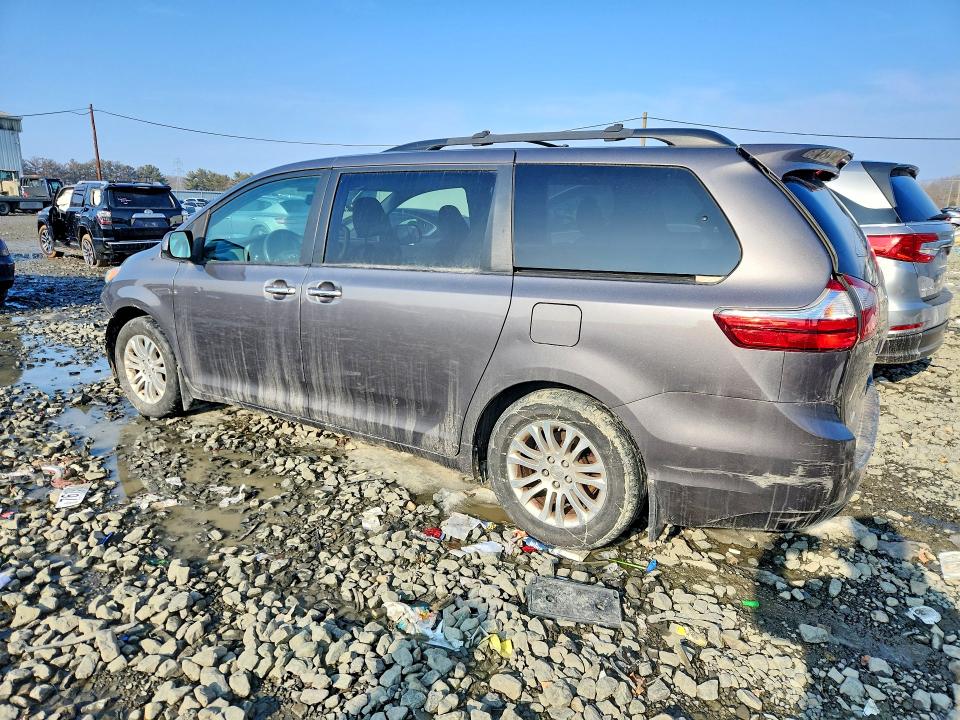 Foto 2 de la subasta – 2017 TOYOTA SIENNA con VIN 5TDYZ3DC5HS829752