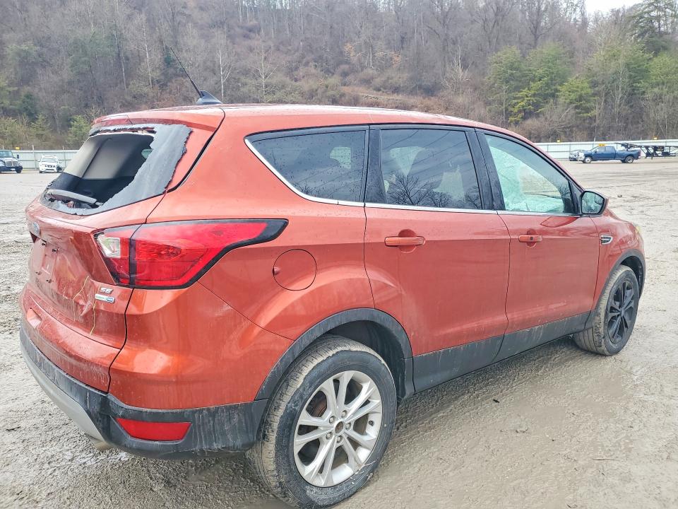Photo 3 from auction – 2019 FORD ESCAPE with VIN 1FMCU9GD7KUA09820