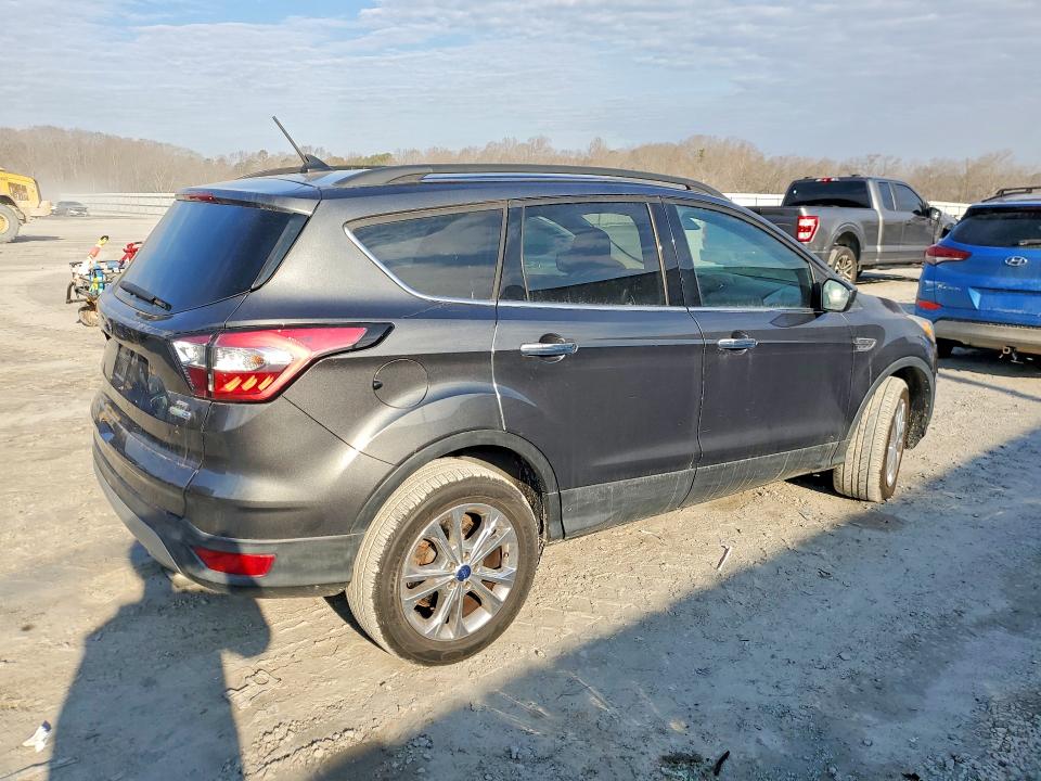 Photo 3 from auction – 2018 FORD ESCAPE with VIN 1FMCU9GD9JUA43868