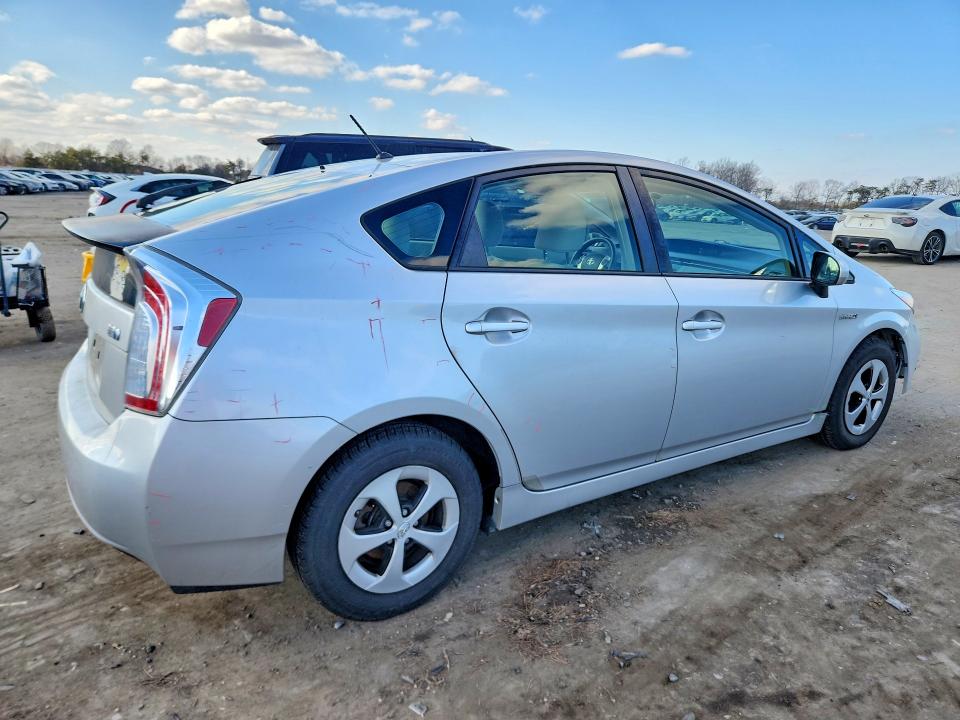 Photo 3 from auction – 2013 TOYOTA PRIUS with VIN JTDKN3DU7D5590179