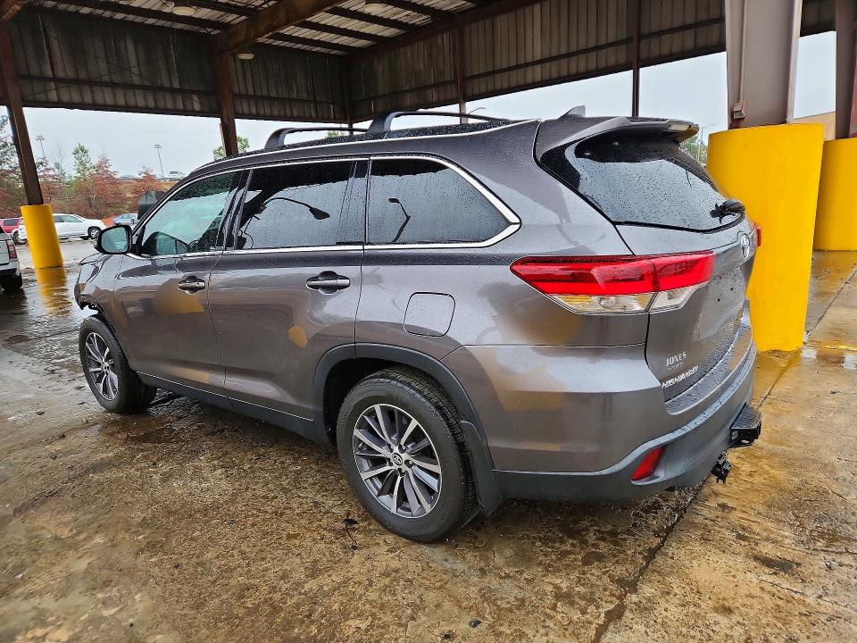 Photo 2 from auction – 2019 TOYOTA HIGHLANDER with VIN 5TDJZRFH3KS571686