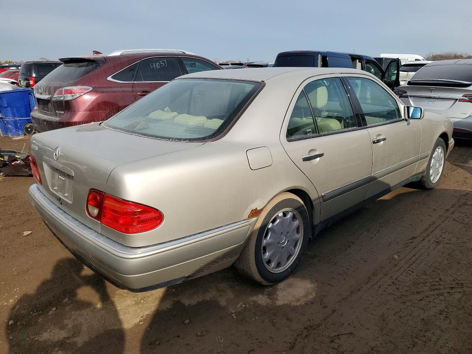 Photo 3 from auction – 1997 MERCEDES-BENZ E-320 with VIN WDBJF55F7VA412025