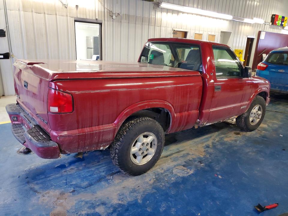 Photo 3 from auction – 2000 CHEVROLET S10 with VIN 1GCDT14W2YK216610