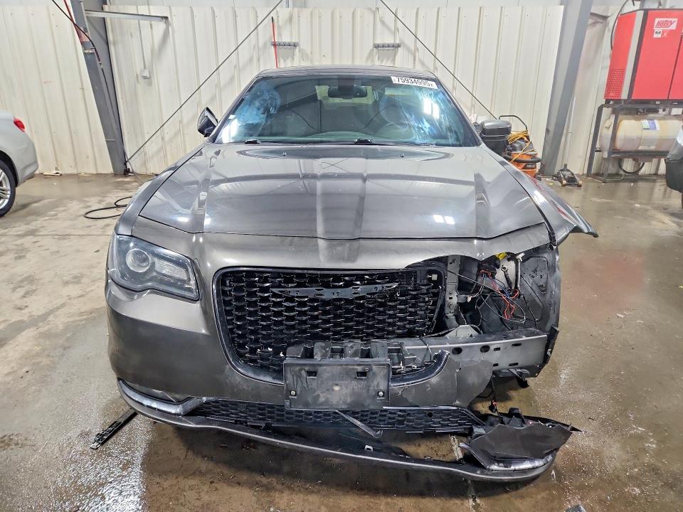 Photo 5 from auction – 2016 CHRYSLER 300 with VIN 2C3CCAGG9GH136196