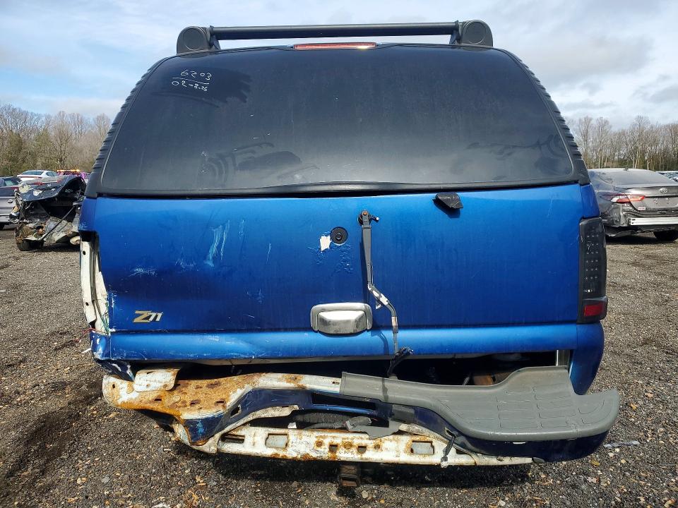 Photo 6 from auction – 2004 CHEVROLET SUBURBAN with VIN 3GNFK16Z64G129773