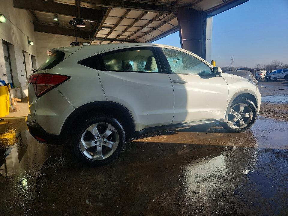 Photo 3 from auction – 2016 HONDA HR-V LX with VIN 3CZRU5H34GM700404