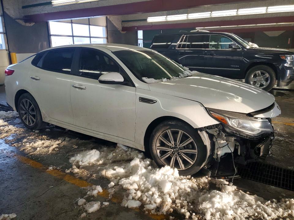 Photo 4 from auction – 2019 KIA OPTIMA with VIN 5XXGT4L32KG355773