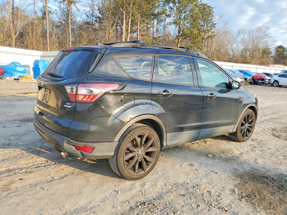 Photo 3 from auction – 2018 FORD ESCAPE SE with VIN 1FMCU0GD8JUD46958