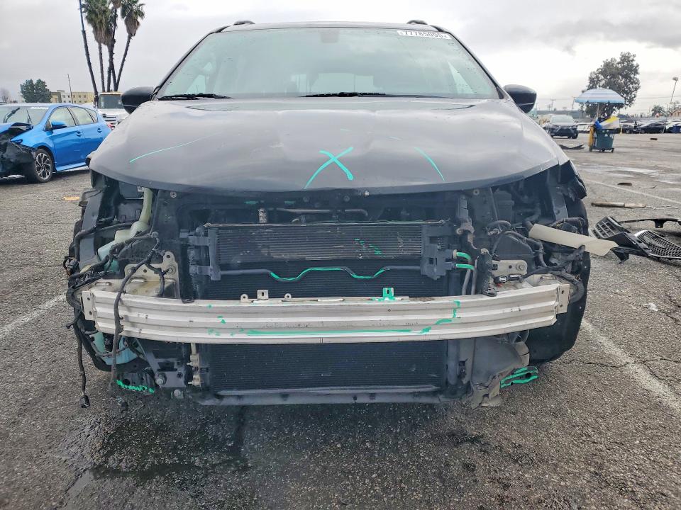 Photo 5 from auction – 2017 CHRYSLER PACIFICA with VIN 2C4RC1BG7HR708231