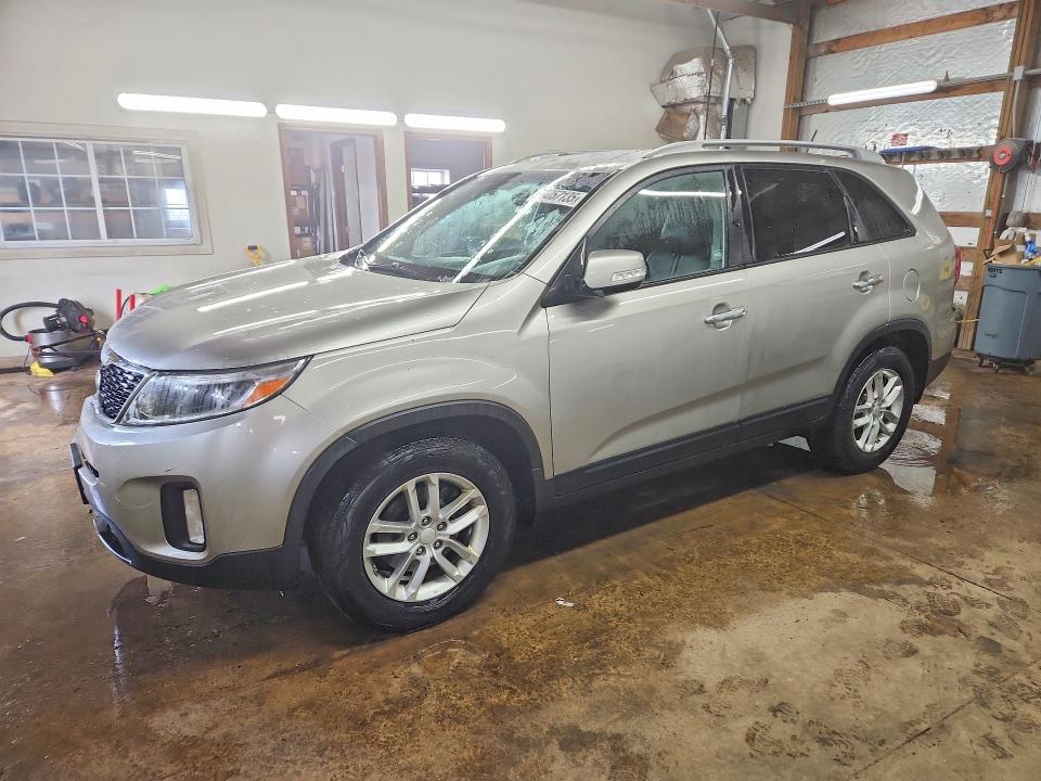 KIA SORENTO 2015 with VIN 5XYKT3A6XFG641941 - Photo from auction