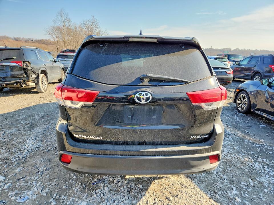 Photo 6 from auction – 2019 TOYOTA HIGHLANDER with VIN 5TDJZRFH3KS586219