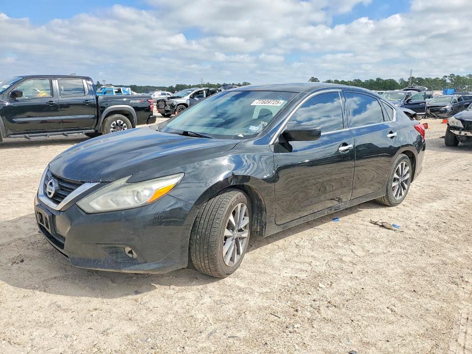 NISSAN ALTIMA 2017 with VIN 1N4AL3APXHC121093 - Photo from auction