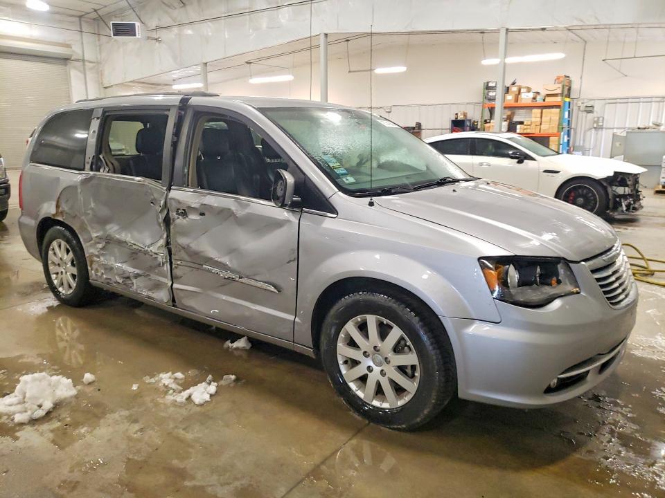 Photo 4 from auction – 2016 CHRYSLER TOWN & COUNTRY with VIN 2C4RC1BG8GR165437