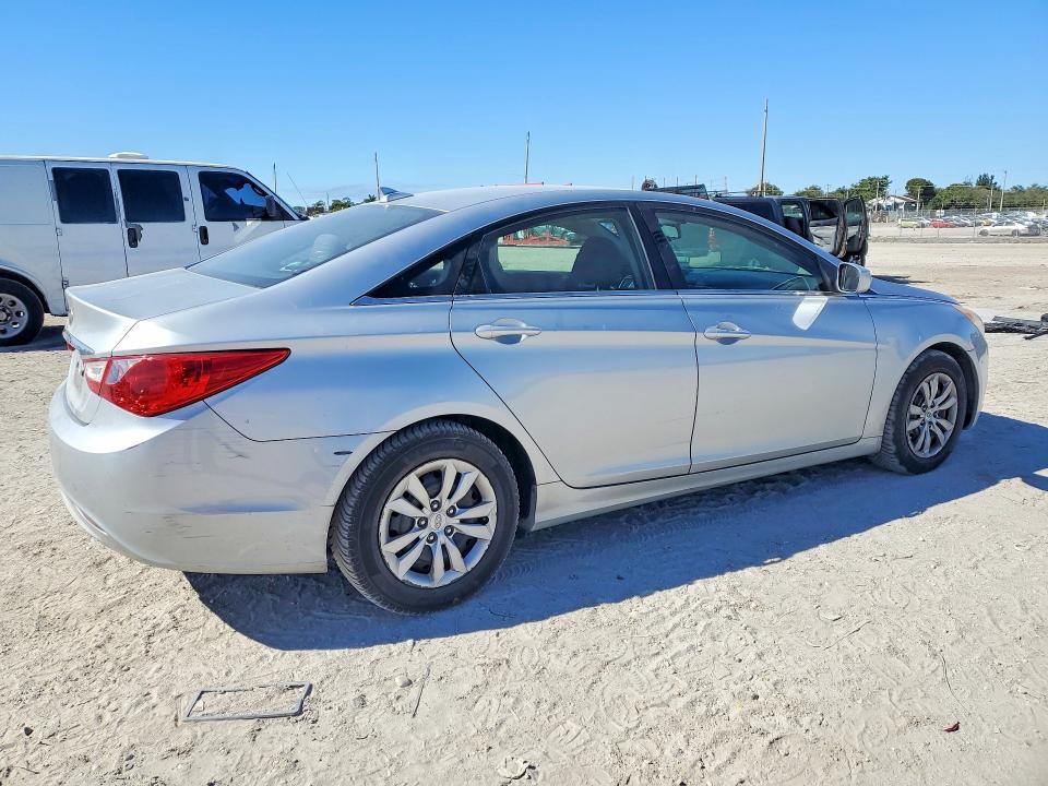 Photo 3 from auction – 2012 HYUNDAI SONATA GLS with VIN 5NPEB4AC2CH321044