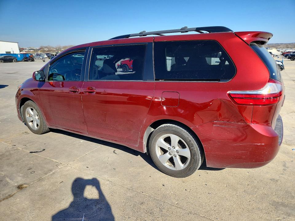Photo 2 from auction – 2017 TOYOTA SIENNA with VIN 5TDKZ3DC1HS881952
