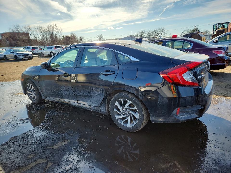 صورة رقم 2 من المزاد - 2017 HONDA CIVIC EX مع VIN 19XFC2F76HE216018