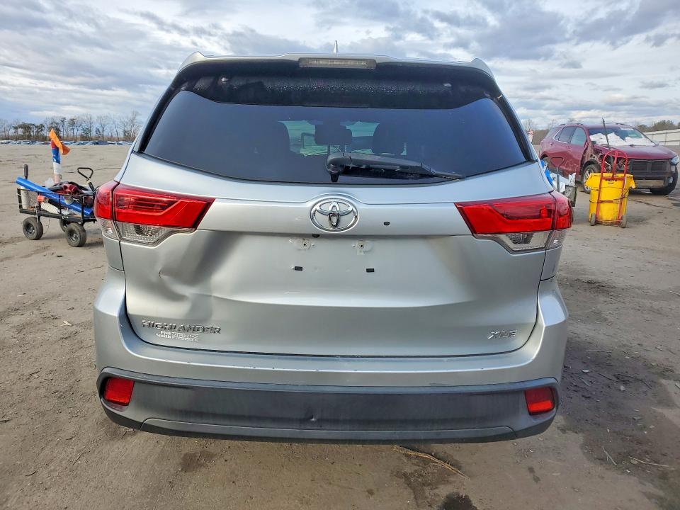 Photo 6 from auction – 2019 TOYOTA HIGHLANDER with VIN 5TDKZRFHXKS560169